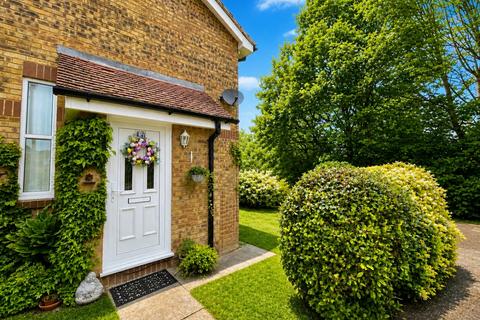 1 bedroom end of terrace house for sale, Rochford Drive, Luton, Bedfordshire, LU2 8SR