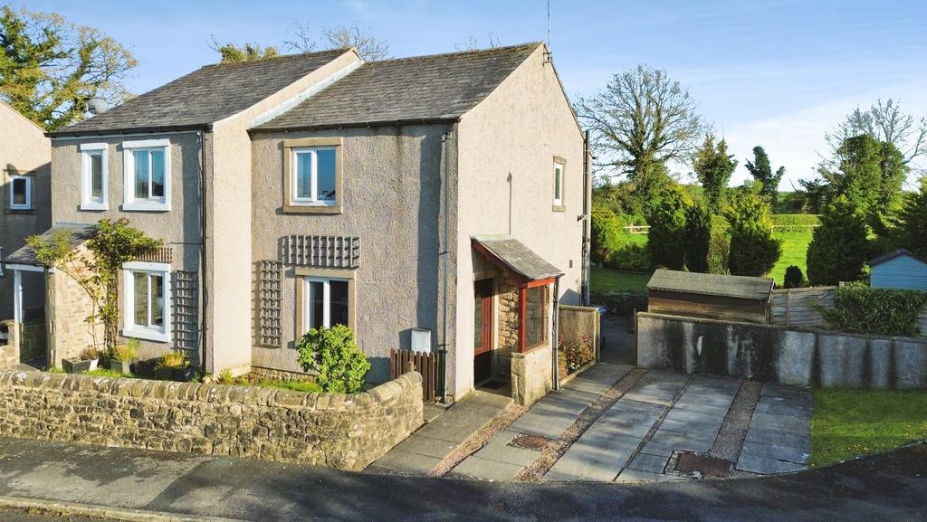 2 bedroom semi-detached house for sale