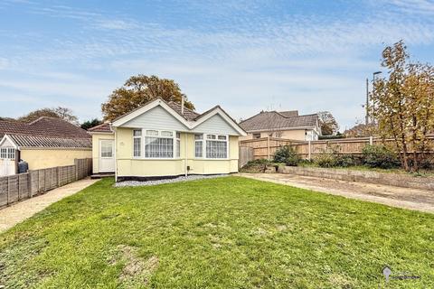 2 bedroom bungalow for sale, 2 Caxton Avenue, SO19