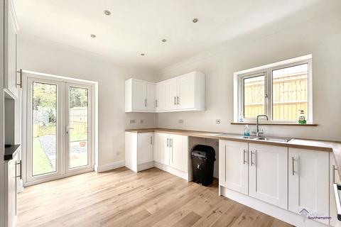 2 bedroom bungalow for sale, 2 Caxton Avenue, SO19