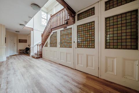 1 bedroom flat for sale, London Road, Surrey GU1