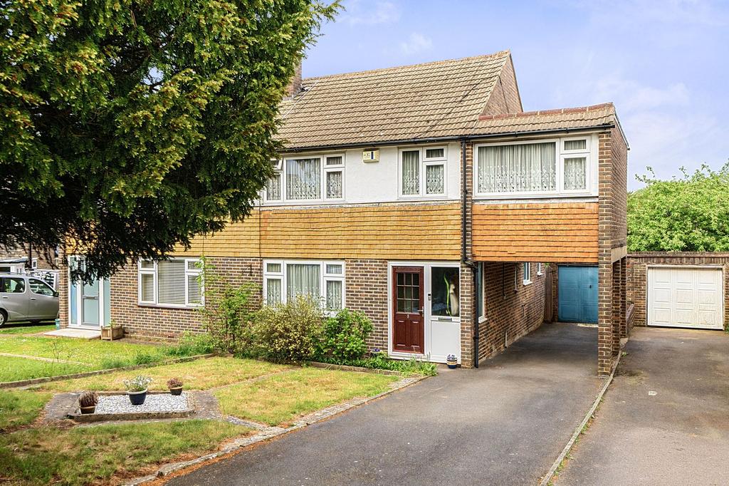 Detached house exterior, driveway, garage