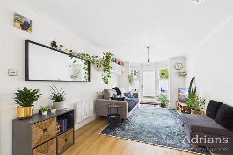 1 bedroom flat for sale, Cathedral Walk, City Centre, Chelmsford, CM1 1NX
