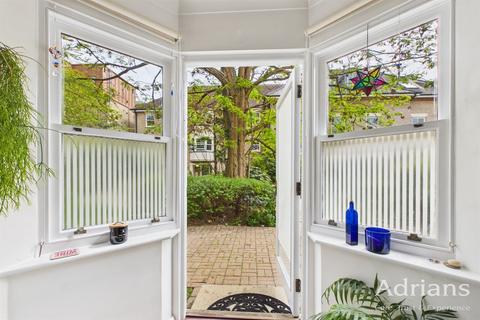 1 bedroom flat for sale, Cathedral Walk, City Centre, Chelmsford, CM1 1NX