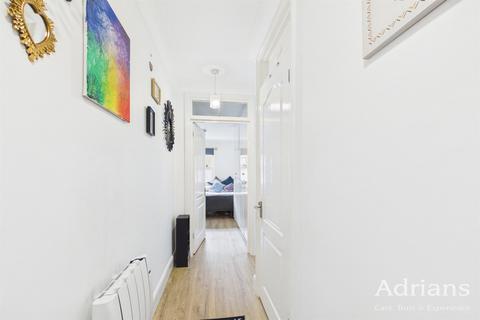 1 bedroom flat for sale, Cathedral Walk, City Centre, Chelmsford, CM1 1NX