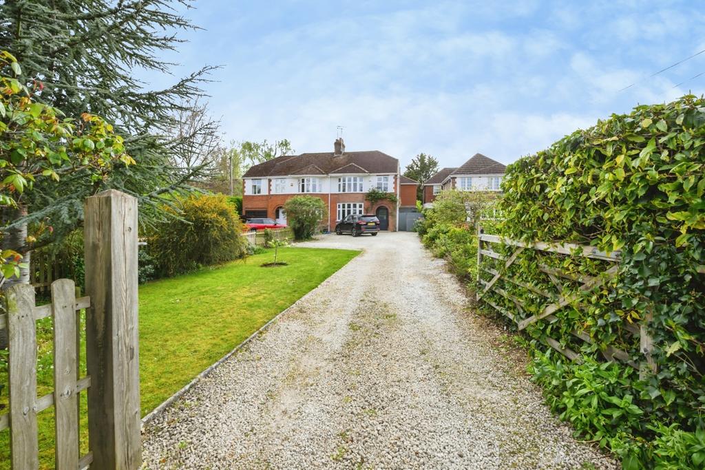 3 bedroom semi-detached house for sale