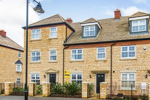 4 bedroom townhouse to rent, Langton Walk, STAMFORD