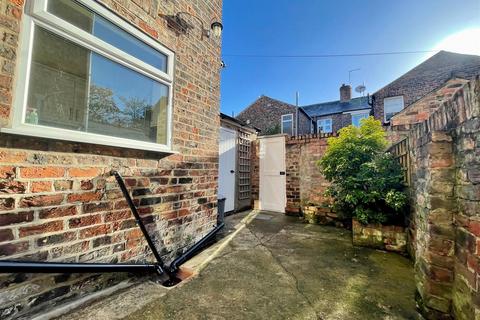 2 bedroom terraced house to rent, Hampden Street, York