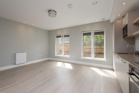 Studio to rent, Ardmillan Terrace, Dalry, Edinburgh