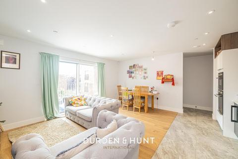2 bedroom apartment to rent, Chelmsford Road, Shenfield, CM15