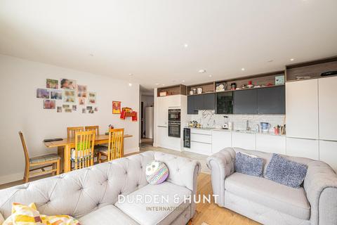 2 bedroom apartment to rent, Chelmsford Road, Shenfield, CM15