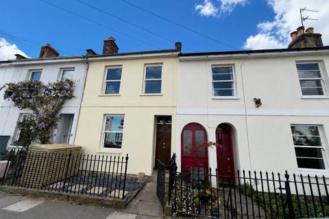 3 bedroom terraced house to rent, Naunton Crescent, Leckhampton, Cheltenham, Gloucestershire, GL53