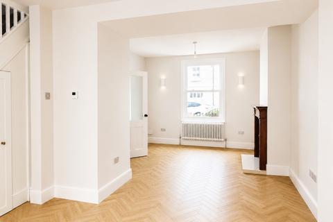 3 bedroom terraced house to rent, Naunton Crescent, Leckhampton, Cheltenham, Gloucestershire, GL53