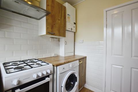 Studio to rent, Barking Road, Plaistow, London, E13 8QE