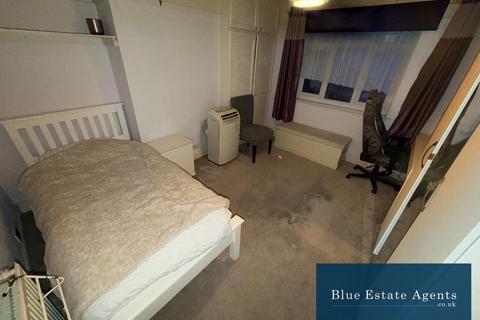1 bedroom in a house share to rent, Syon Park Gardens, Isleworth, TW7