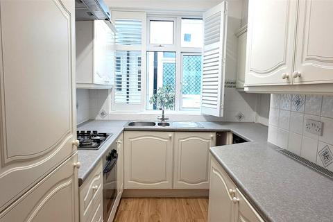 2 bedroom flat to rent, The Rutts, Bushey Heath WD23