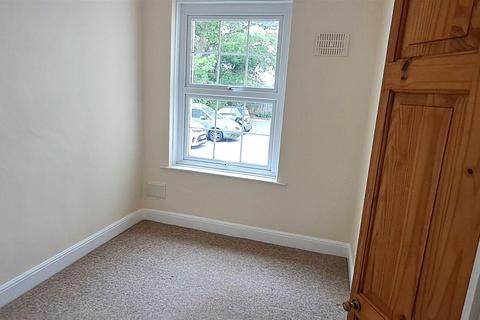 2 bedroom flat to rent, The Rutts, Bushey Heath WD23