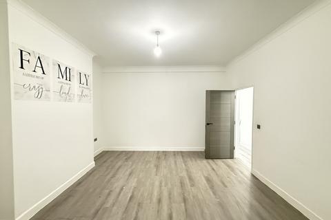 2 bedroom apartment to rent, Aldenham Road, Bushey, WD23