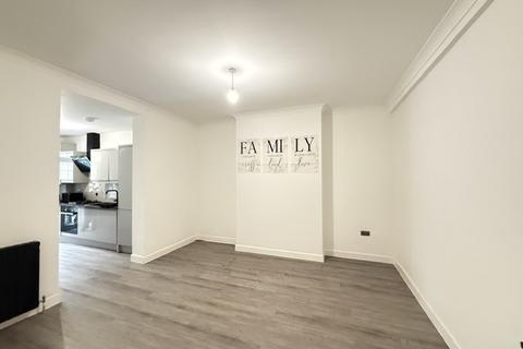2 bedroom apartment to rent, Aldenham Road, Bushey, WD23