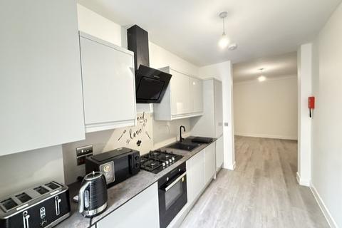 2 bedroom apartment to rent, Aldenham Road, Bushey, WD23