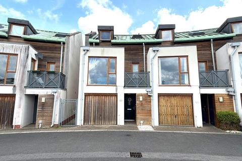 3 bedroom house for sale, Californian Parade, Street