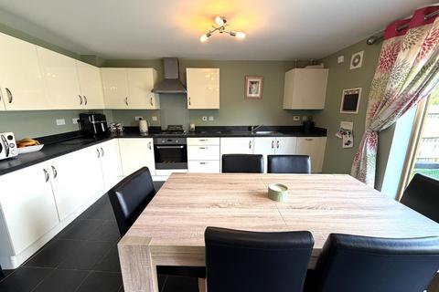 3 bedroom house for sale, Californian Parade, Street