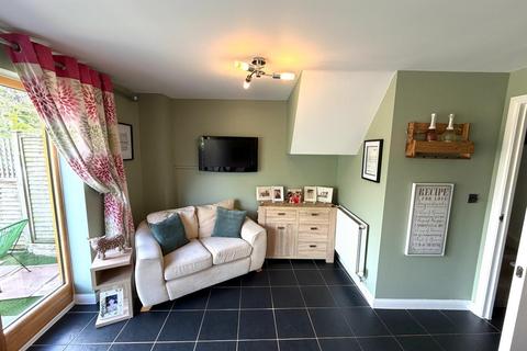 3 bedroom house for sale, Californian Parade, Street