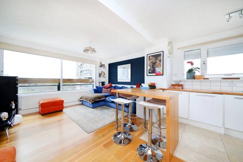 1 bedroom flat for sale, Selworthy House, Battersea Church Road, London