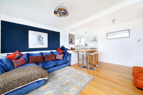 1 bedroom flat for sale, Selworthy House, Battersea Church Road, London