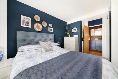 1 bedroom flat for sale, Selworthy House, Battersea Church Road, London