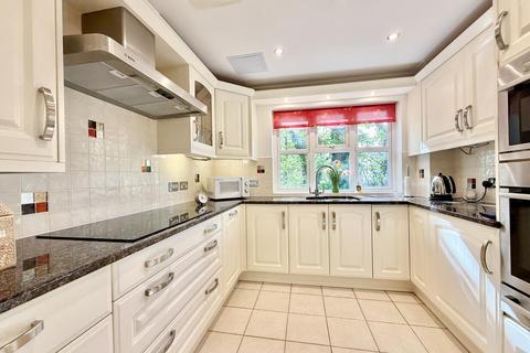 2 bedroom flat for sale, 15 Wharncliffe Road, Christchurch BH23