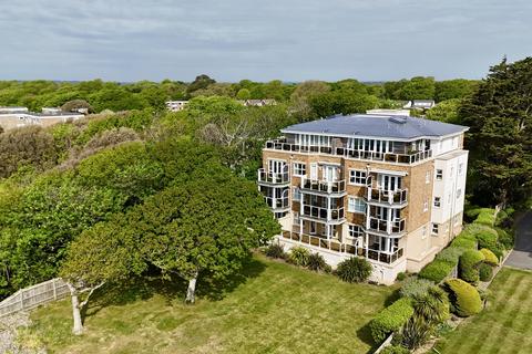 2 bedroom flat for sale, 15 Wharncliffe Road, Christchurch BH23