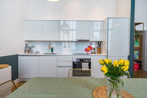 2 bedroom apartment for sale, Spa Road, London