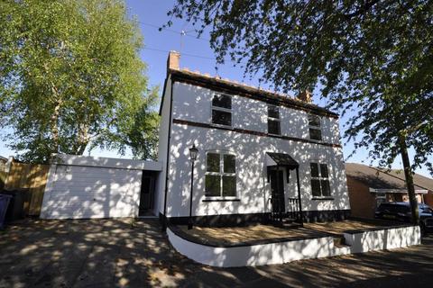 3 bedroom detached house to rent, CHURCH ROAD, LYE