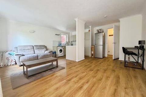 1 bedroom apartment to rent, Allenview Road, Wimborne