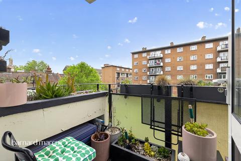 2 bedroom flat for sale, Bronti Close, London