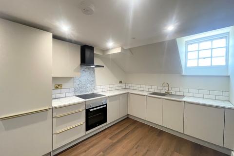 2 bedroom penthouse to rent, Euston Place, Leamington Spa, CV32