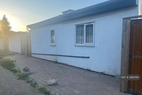1 bedroom bungalow to rent, Broxbourne, Broxbourne, EN10