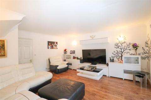 3 bedroom terraced house for sale, Fleet Road, Farnborough GU14