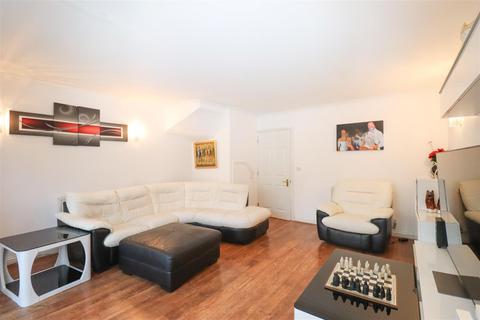 3 bedroom terraced house for sale, Fleet Road, Farnborough GU14