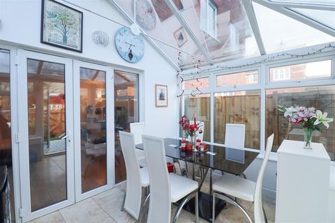 3 bedroom terraced house for sale, Fleet Road, Farnborough GU14