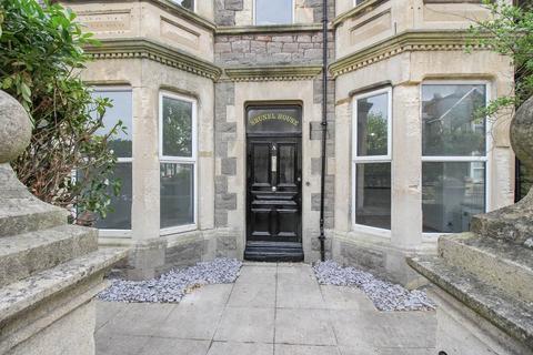 2 bedroom flat for sale, South Ward*2 Bedrooms*Garden Area*New Kitchen & Shower Room*Parking*