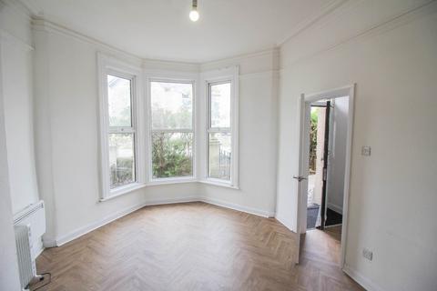 2 bedroom flat for sale, South Ward*2 Bedrooms*Garden Area*New Kitchen & Shower Room*Parking*