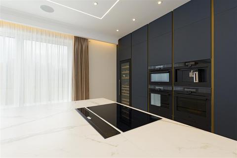 6 bedroom detached house to rent, Farnham House, Merton Lane, Canterbury