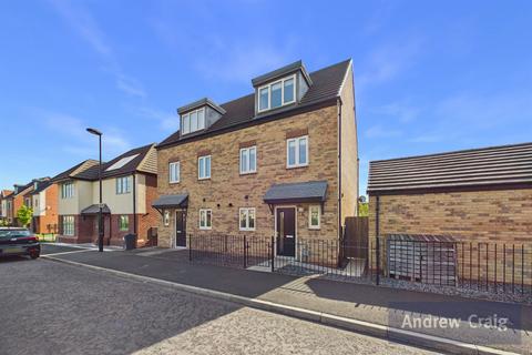 3 bedroom townhouse for sale, Brambling Place, Five Mile Park