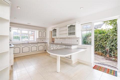 4 bedroom detached house to rent, Beechnut Lane, Solihull