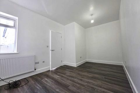 1 bedroom apartment to rent, The Broadway, Mill Hill