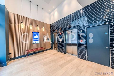 Studio to rent, Calville House, Ronalds Rd, Brentford, TW8