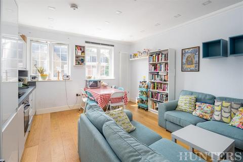 Avenue Road, London, N15