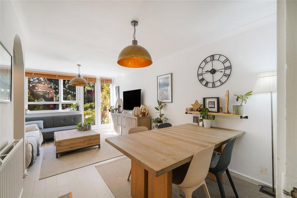 2 bedroom maisonette for sale